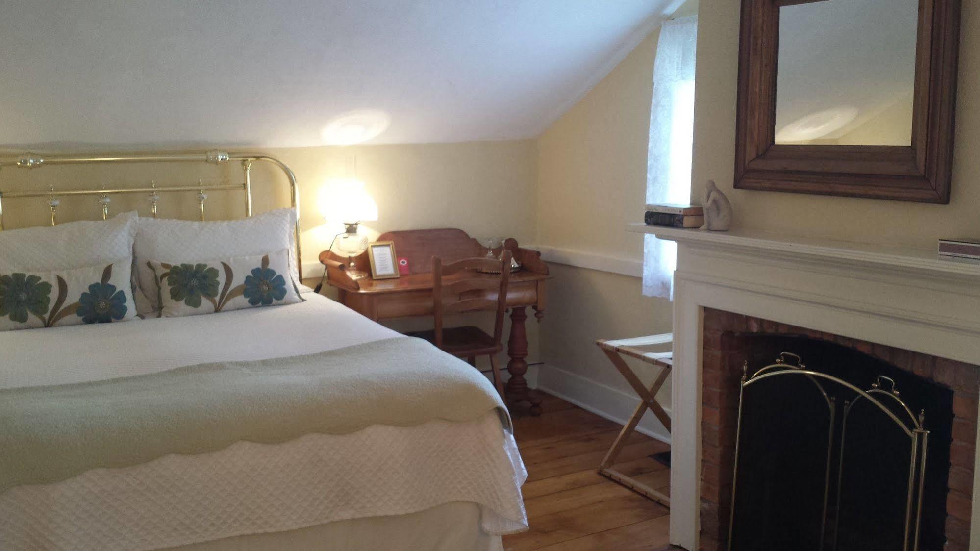 Historic Wilson-Guy House Bed and Breakfast Niagara-on-the-Lake Eksteriør billede