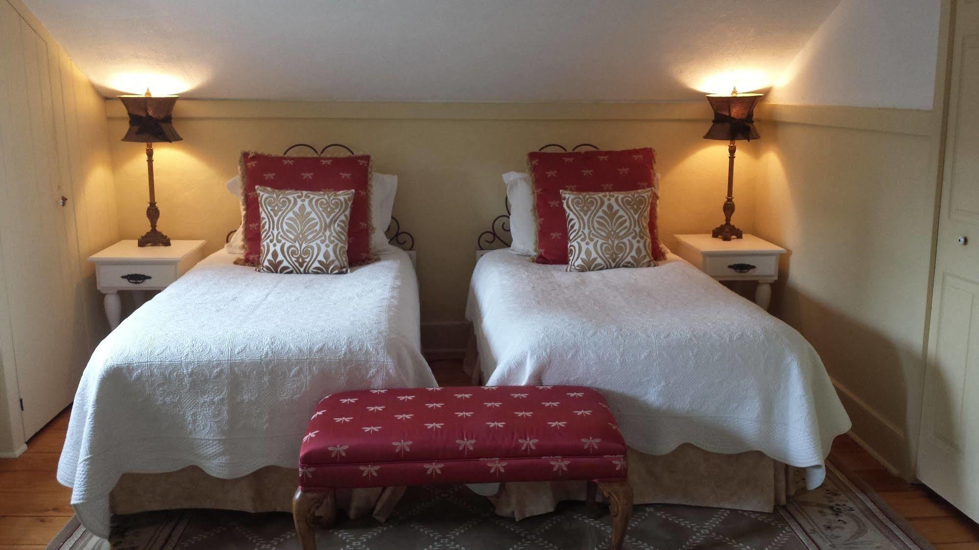 Historic Wilson-Guy House Bed and Breakfast Niagara-on-the-Lake Eksteriør billede