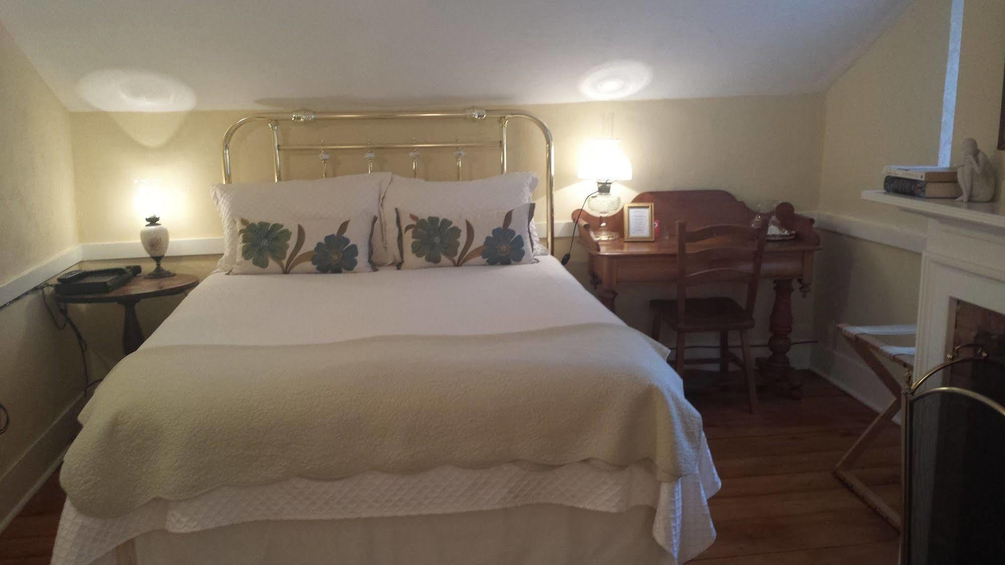Historic Wilson-Guy House Bed and Breakfast Niagara-on-the-Lake Eksteriør billede